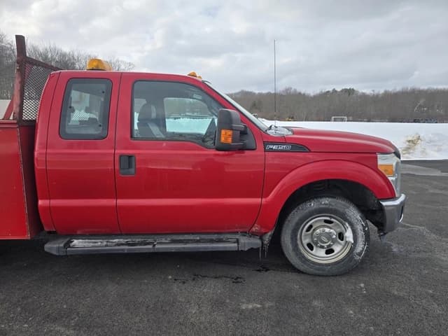Image of Ford F-350 equipment image 4