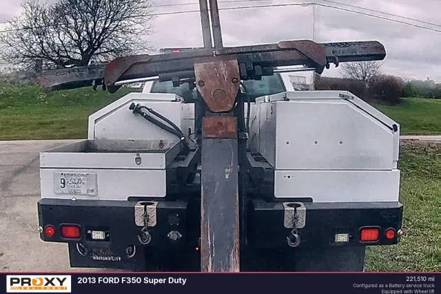 Image of Ford F-350 equipment image 2