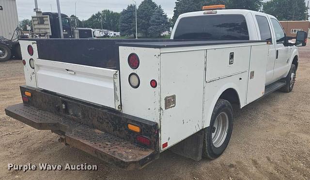 Image of Ford F-350 equipment image 4