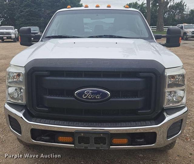 Image of Ford F-350 equipment image 1