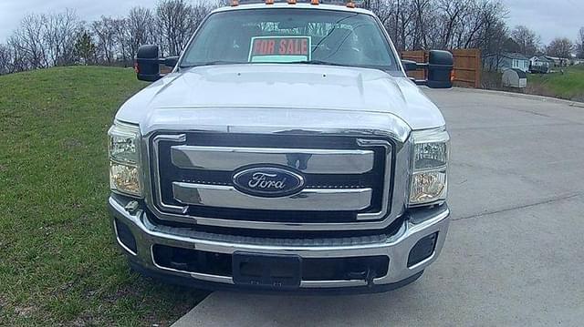 Image of Ford F-350 equipment image 2