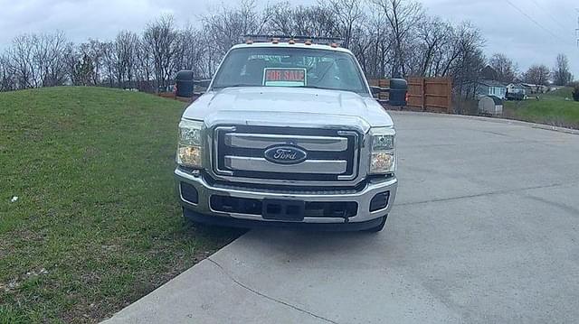 Image of Ford F-350 equipment image 3