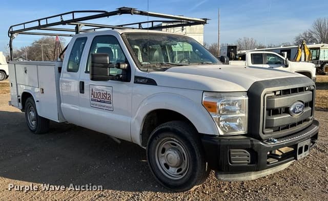 Image of Ford F-350 equipment image 2