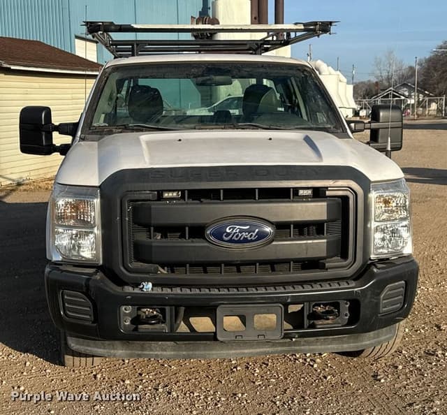 Image of Ford F-350 equipment image 1