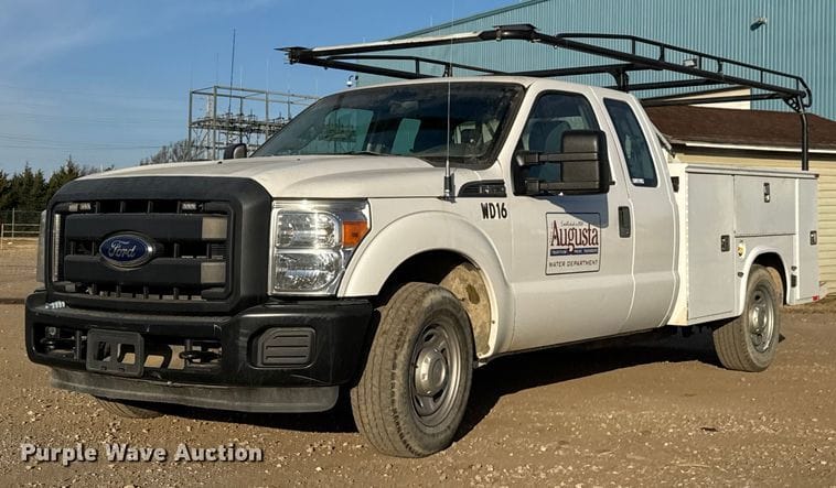 2013 Ford F-350 Equipment Image0
