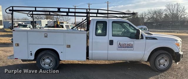 Image of Ford F-350 equipment image 3