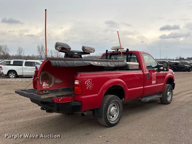 Image of Ford F-350 equipment image 4
