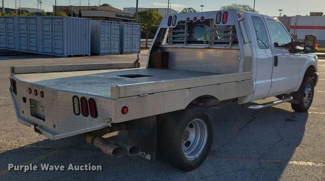 Image of Ford F-350 equipment image 4