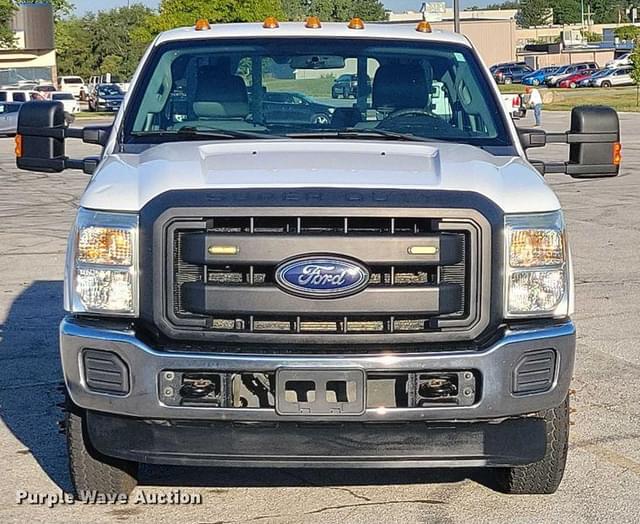Image of Ford F-350 equipment image 1