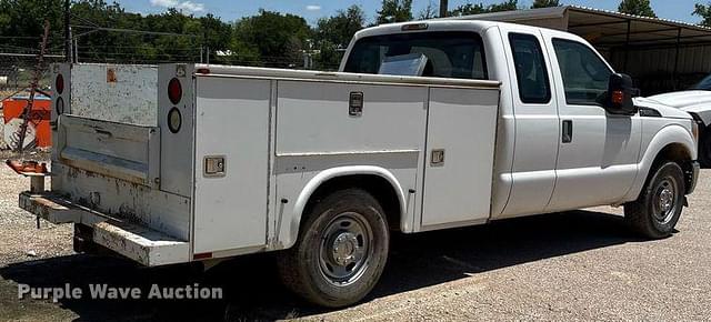 Image of Ford F-350 equipment image 4