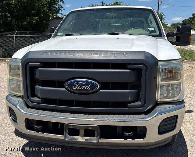 Image of Ford F-350 equipment image 1