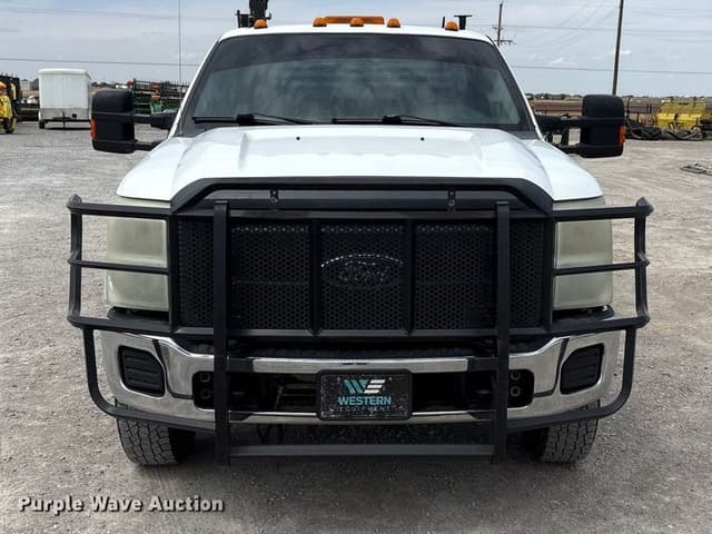 Image of Ford F-350 equipment image 1