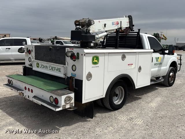 Image of Ford F-350 equipment image 4