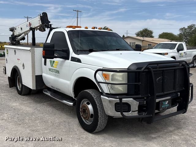Image of Ford F-350 equipment image 2