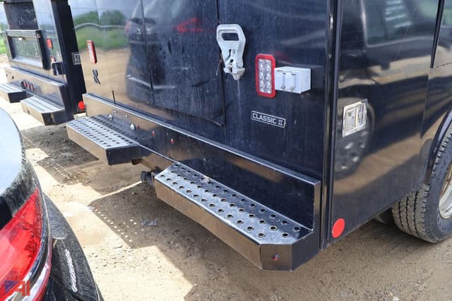 Image of Ford F-350 equipment image 3