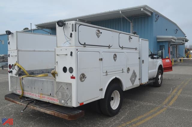 Image of Ford F-350 equipment image 2