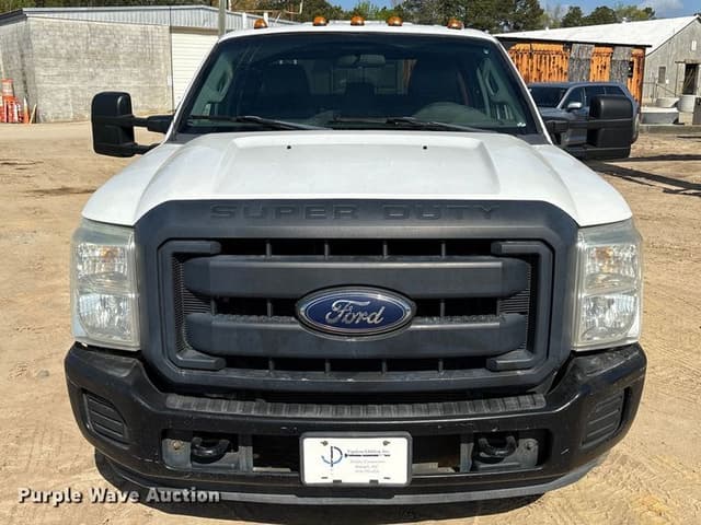 Image of Ford F-350 equipment image 1