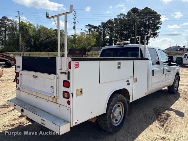 Image of Ford F-350 equipment image 4