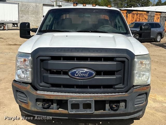 Image of Ford F-350 equipment image 1