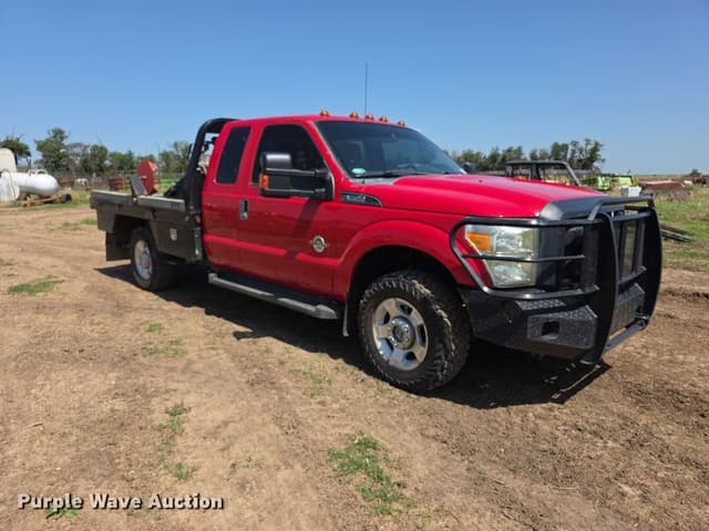 Image of Ford F-350 equipment image 2