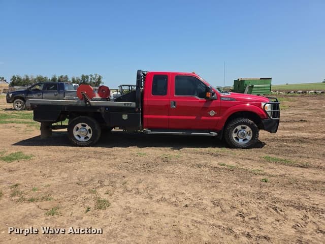 Image of Ford F-350 equipment image 3