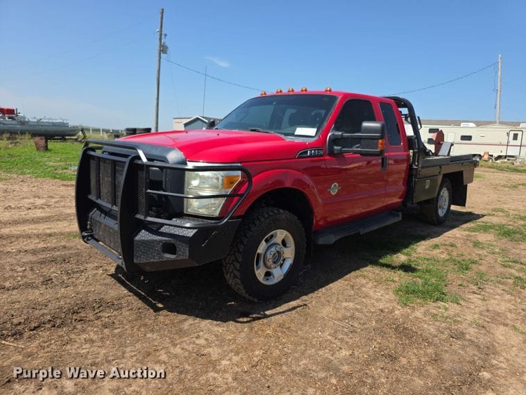 2013 Ford F-350 Equipment Image0