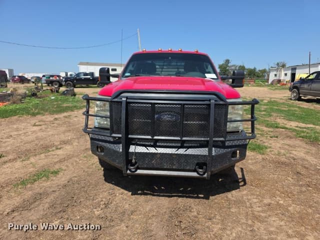 Image of Ford F-350 equipment image 1
