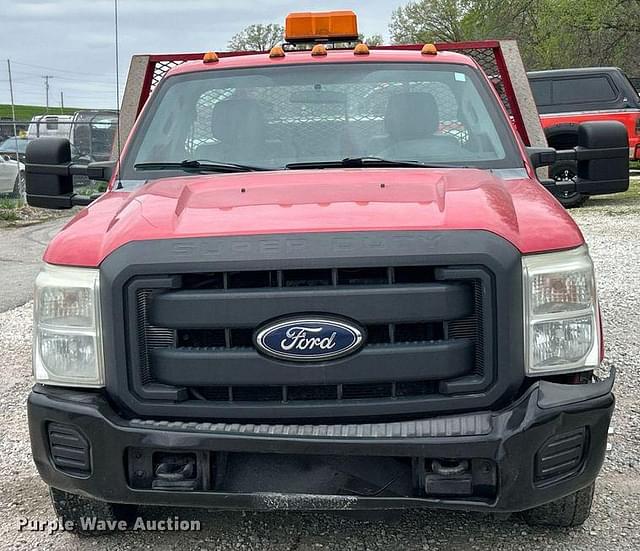 Image of Ford F-350 equipment image 1