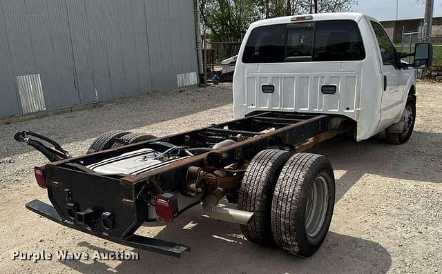 Image of Ford F-350 equipment image 4