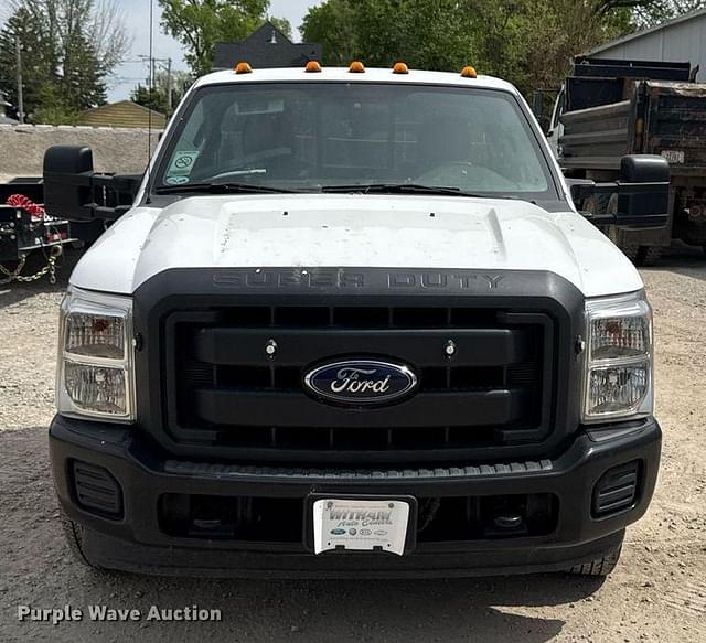 Image of Ford F-350 equipment image 1