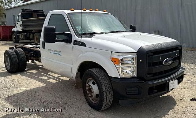 Image of Ford F-350 equipment image 2