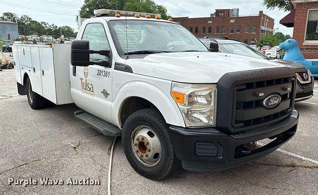 Image of Ford F-350 equipment image 2