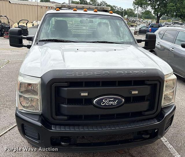 Image of Ford F-350 equipment image 1