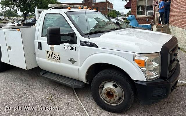 Image of Ford F-350 equipment image 3