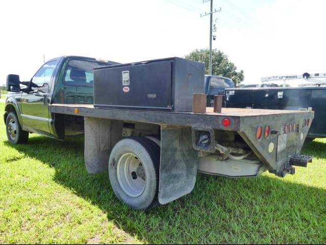 Image of Ford F-350 equipment image 3