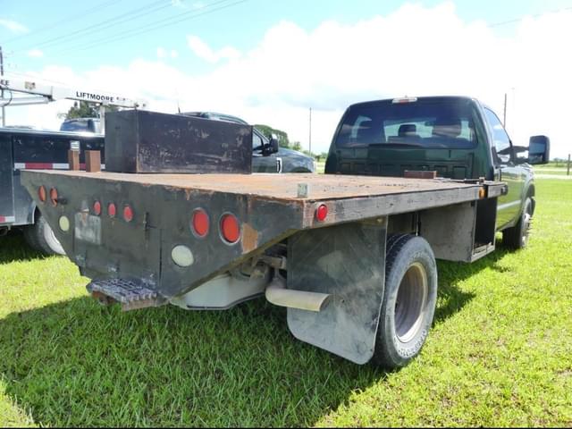 Image of Ford F-350 equipment image 2