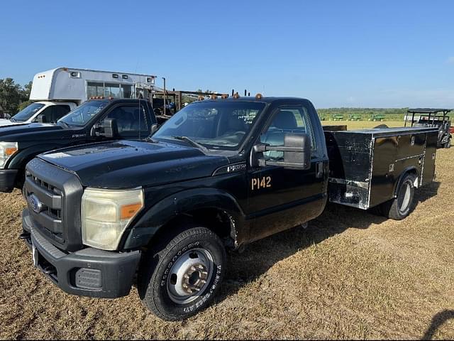 Image of Ford F-350 equipment image 1