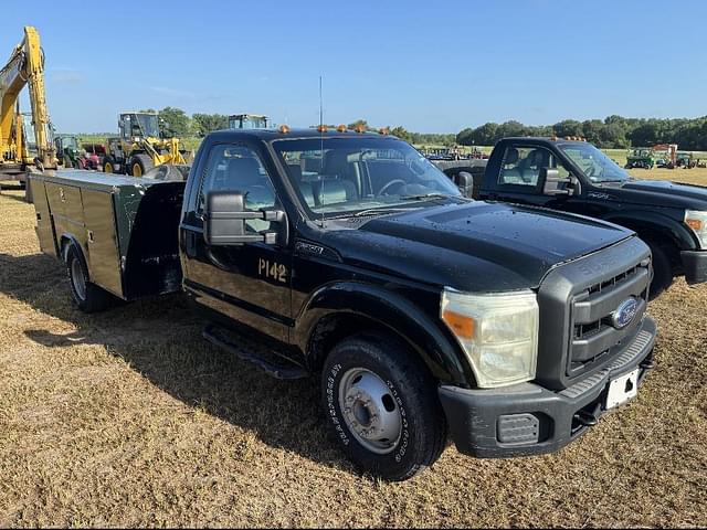 Image of Ford F-350 equipment image 3