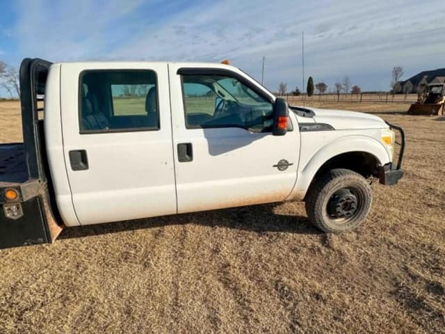 Image of Ford F-350 equipment image 3