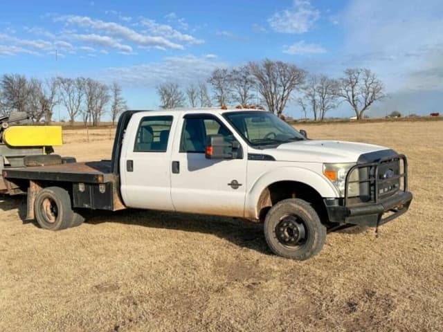 Image of Ford F-350 equipment image 2