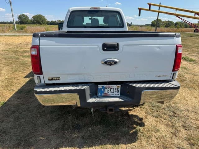 Image of Ford F-350 equipment image 2
