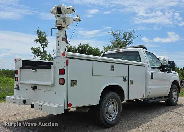 Image of Ford F-350 equipment image 4