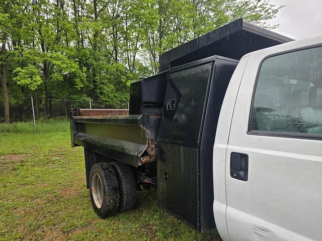 Image of Ford F-450 equipment image 3