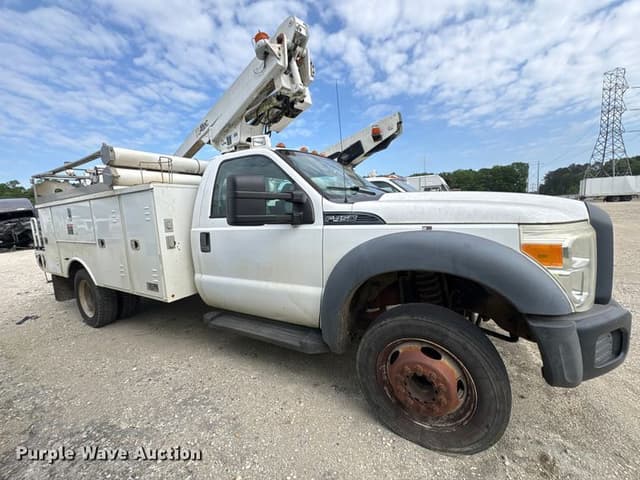 Image of Ford F-450 equipment image 3