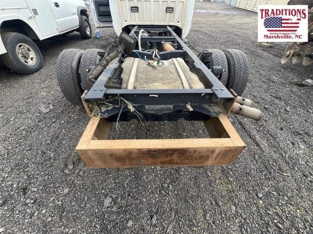 Image of Ford F-450 equipment image 2