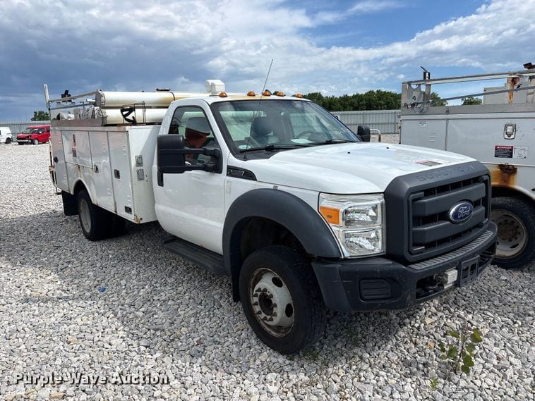 2013 Ford F-450 Equipment Image0