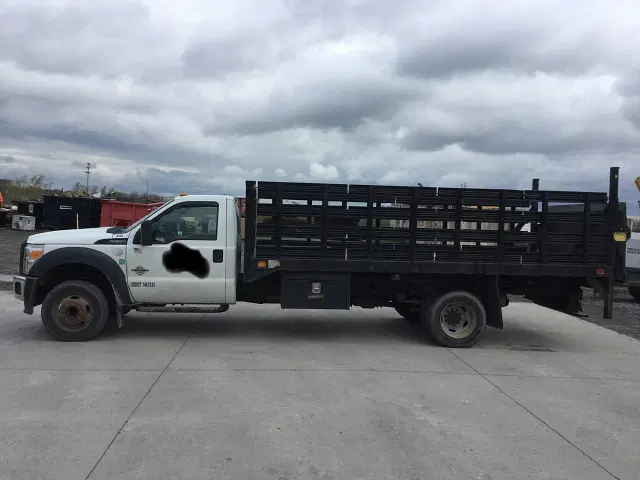 Image of Ford F-550 equipment image 1