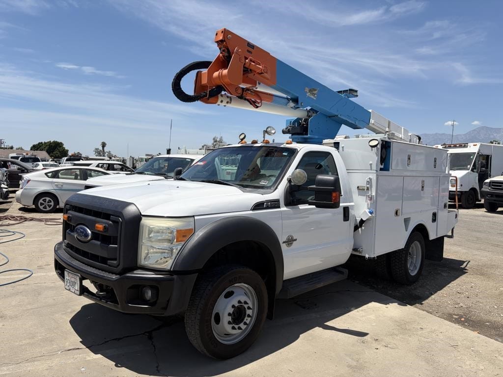 2013 Ford F-550 Equipment Image0