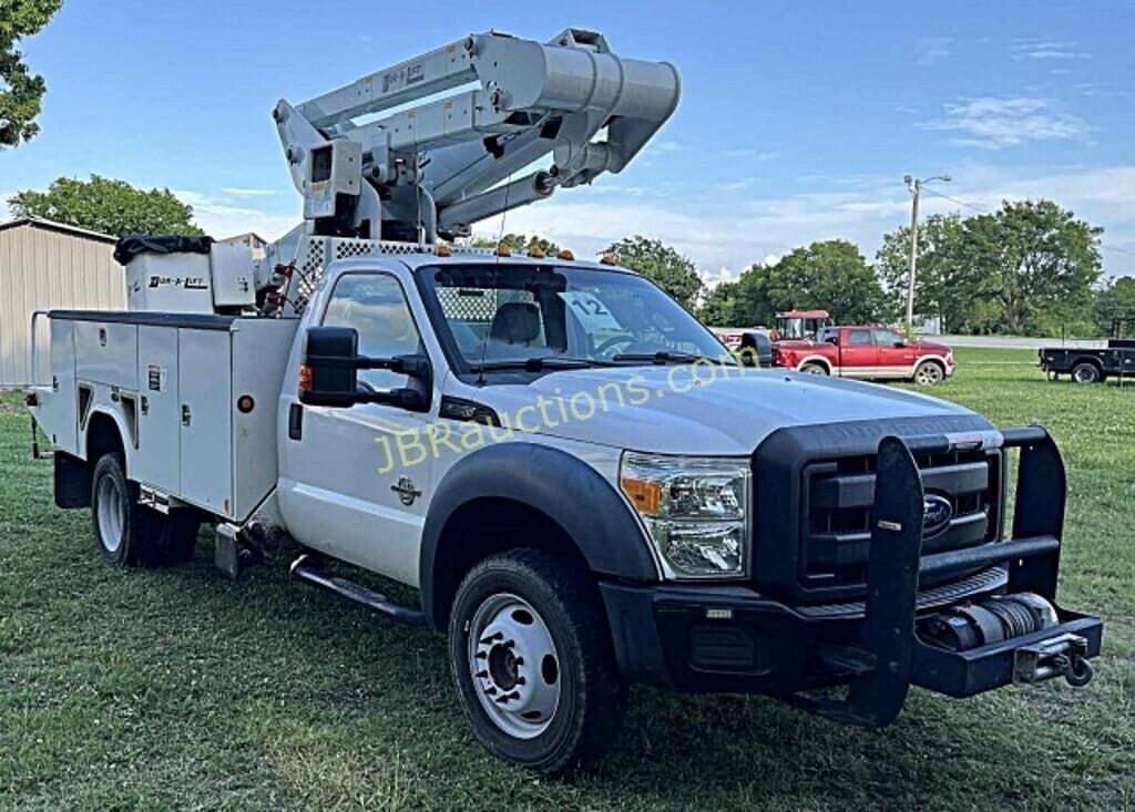 Image of Ford F-550 Primary image