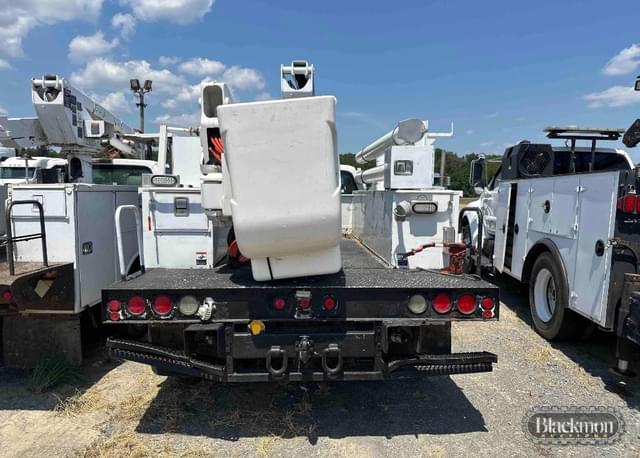 Image of Ford F-550 equipment image 4